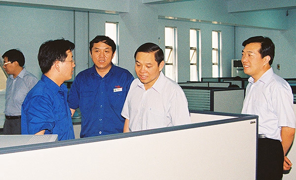 河南省委常委、常務副省長李克在公司技術中心視察工作